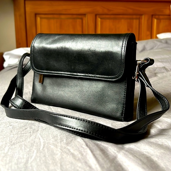 Giani Bernini Black Leather Crossbody Shoulder Bag - Picture 1 of 15